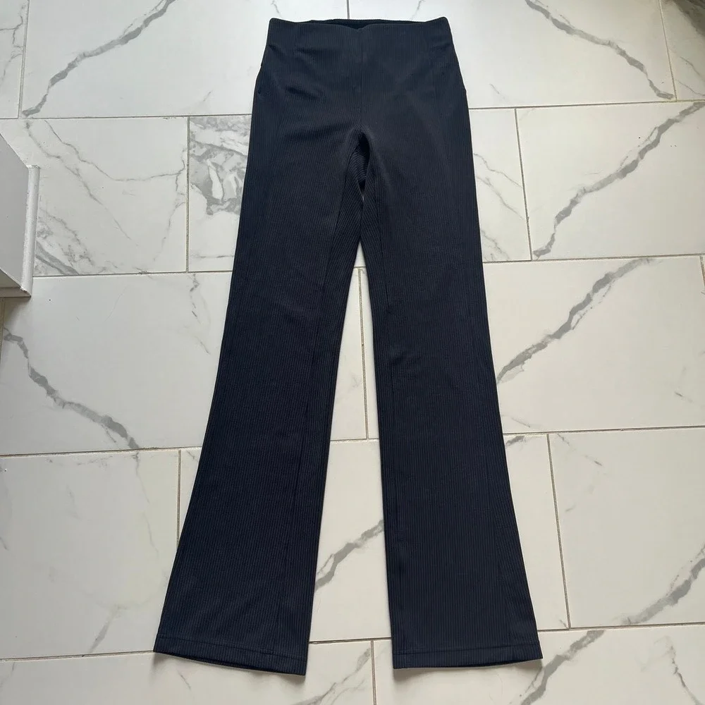 Lululemon Ribbed Softstreme Flared Pant Black sz 6 tall